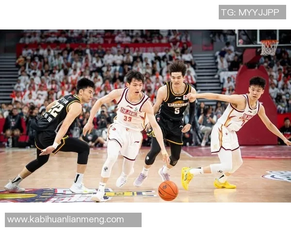 广东宏远与浙江广厦激战正酣谁将夺得本赛季篮球巅峰之战的胜利